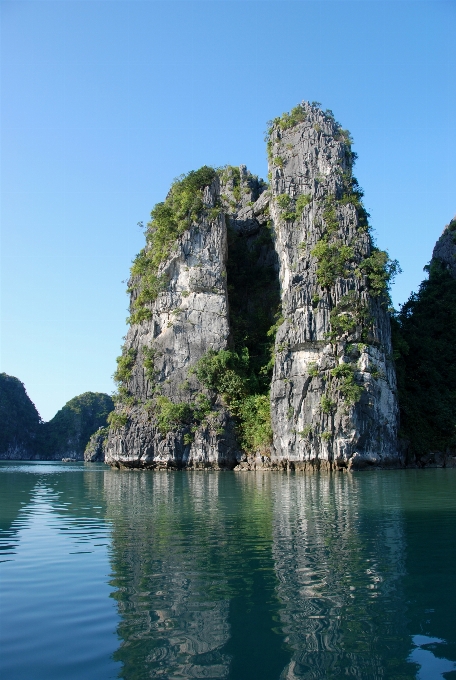 船 水 天空 自然景观
