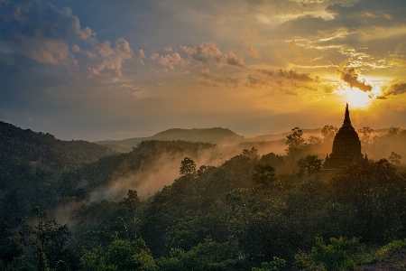 Foto Stupa
 budismo teravada
 religioso
