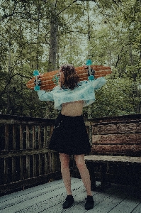 Foto Donna spalla persone in natura
 piedi