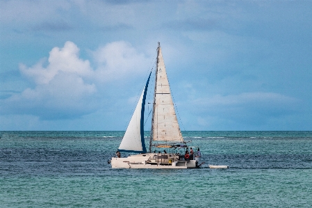 Foto Mar água nuvem barco