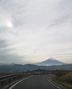 Berg wolke himmel straßenbelag
 Foto