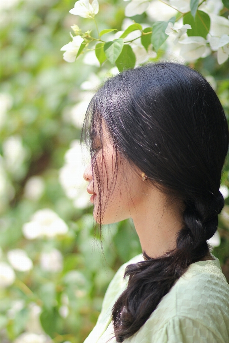 Mujer botánica
 gente en la naturaleza
 feliz