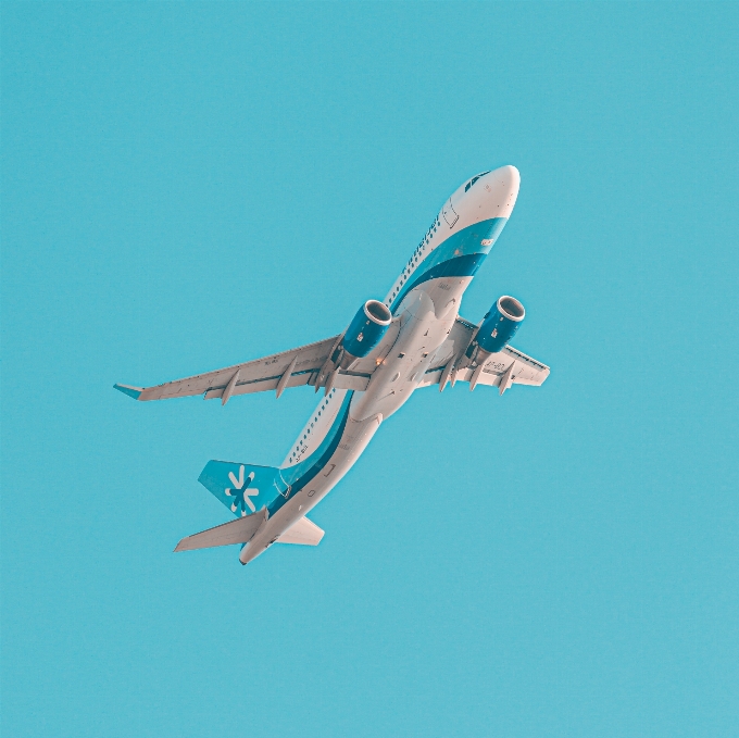 Avião
 veículo aeronave céu