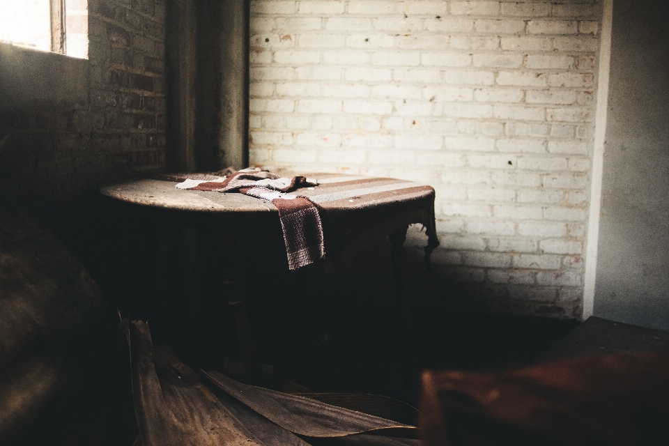 Table light wood house