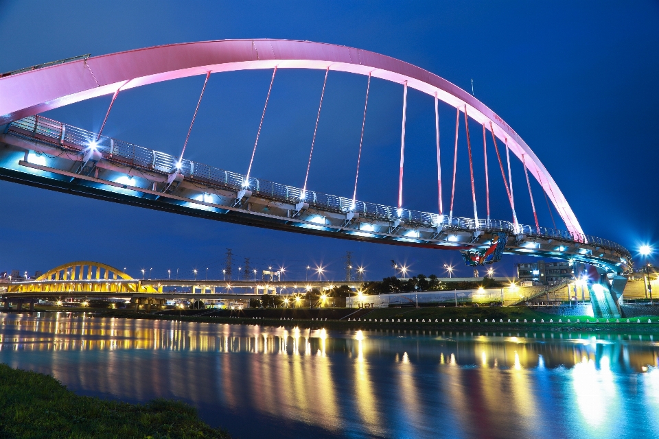 Architecture structure pont nuit