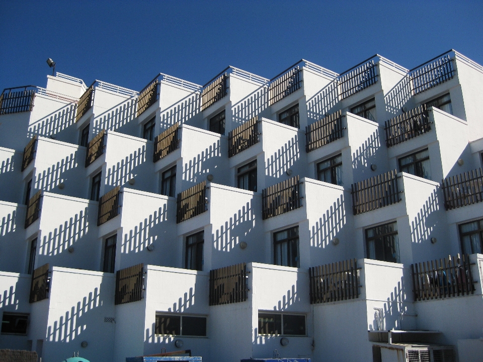 Arquitectura edificio rascacielos geométrico