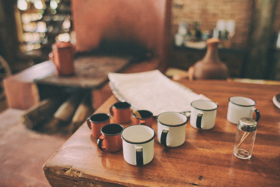 Meja kafe kopi kayu