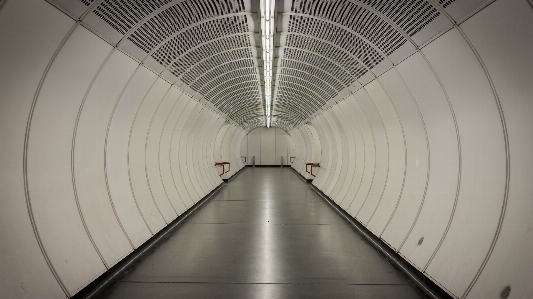 Foto Ala bianco tunnel metropolitana