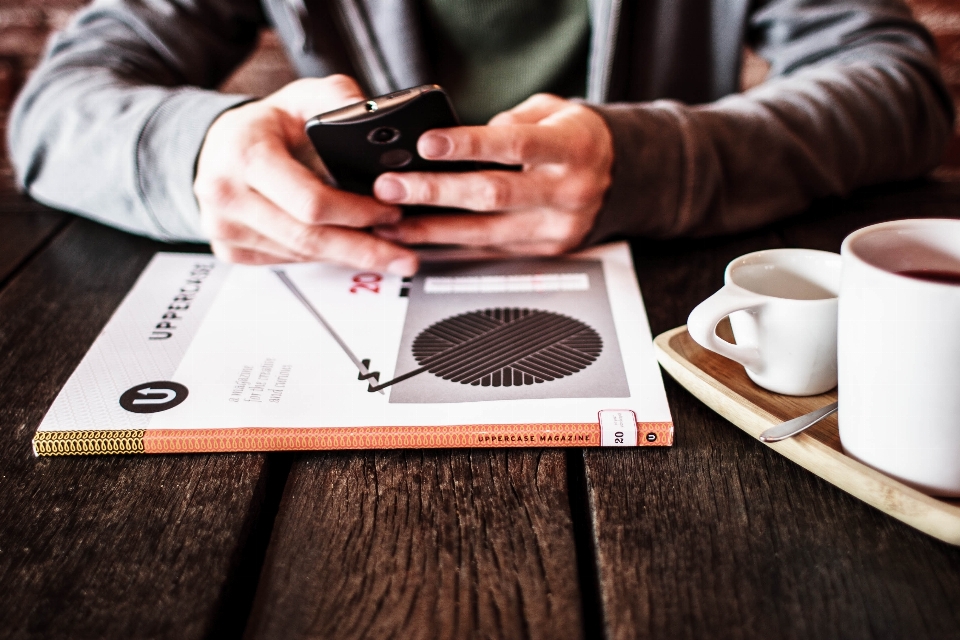 Smartphone menulis tangan buku