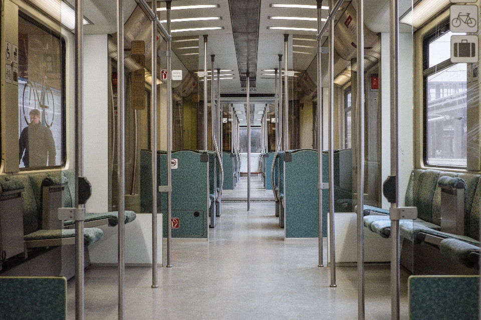 Posto a sedere treno trasporto veicolo