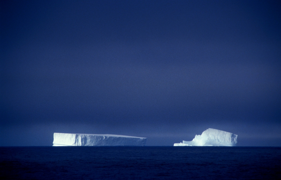 Sea ocean horizon light