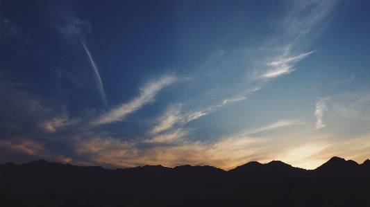 Horizon silhouette mountain cloud Photo