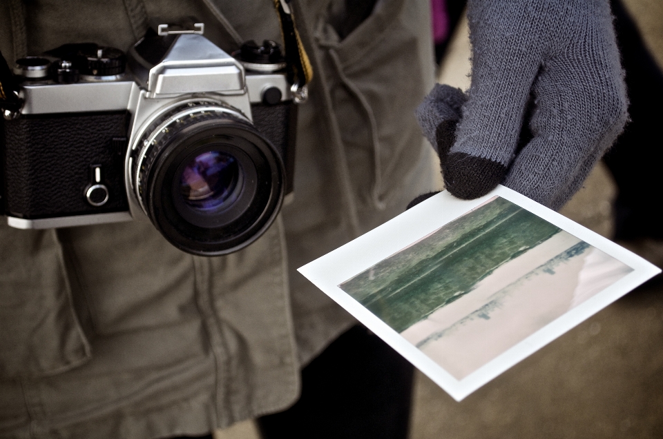 手 カメラ 写真撮影 写真家