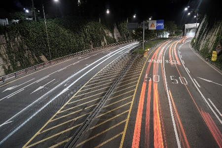 Foto Lampu melacak jalan lalu lintas