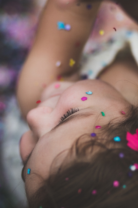 Mano chica fotografía niño