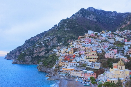 海 海岸 山 建築 写真