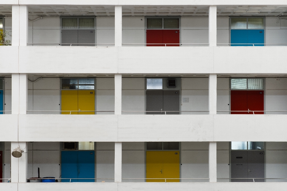 Die architektur fenster gebäude balkon