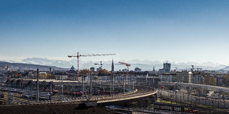 Montagna struttura orizzonte edificio