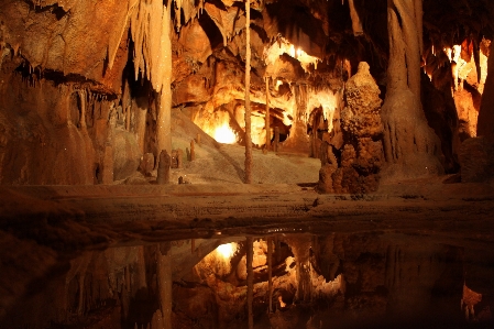 Foto Formación cueva espeleología
 estalagmitas
