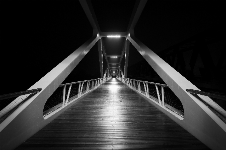 ライト 黒と白
 白 橋 写真