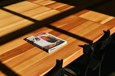 Tisch holz gitarre zeitschrift Foto