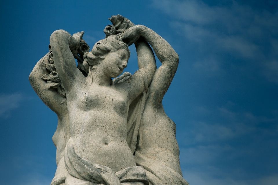 Cielo monumento estatua azul