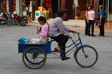 Photo Extérieur personnes rue chariot