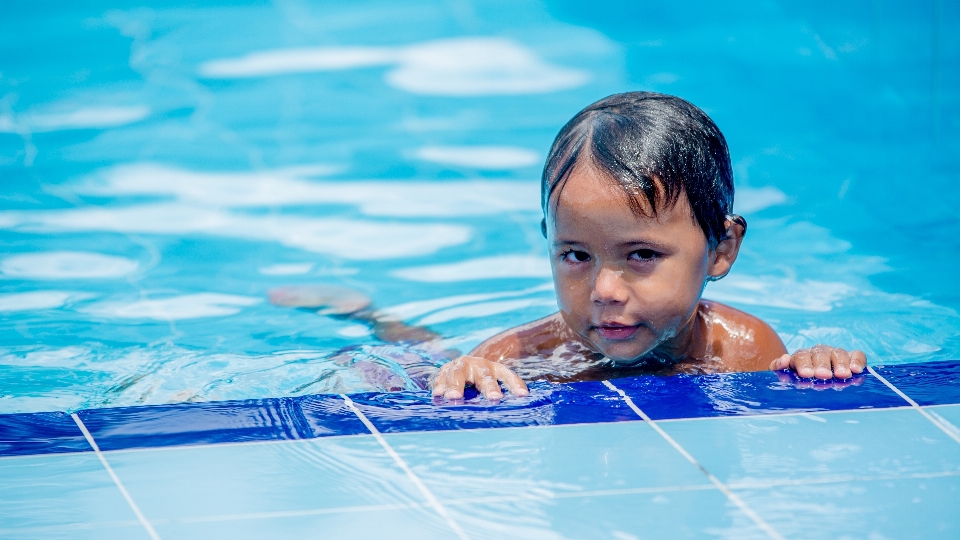 Spielen erholung schwimmbad
 freizeit