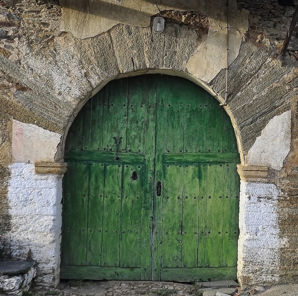 Bois loger fenêtre ruelle