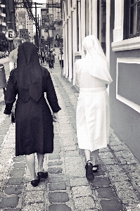 Foto Homem preto e branco
 mulher estrada