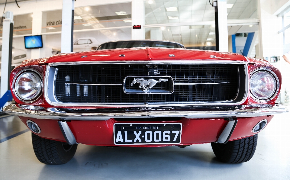 Voiture roue véhicule grille
