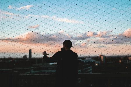 Foto Homem luz céu pôr do sol