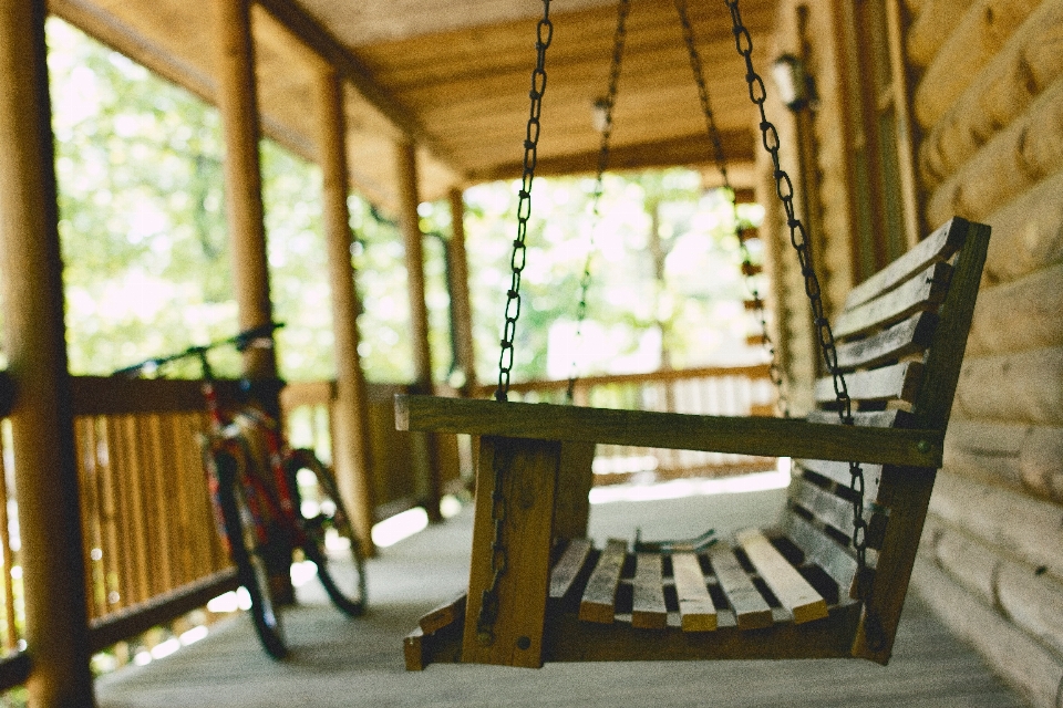 Bois loger fenêtre vélo