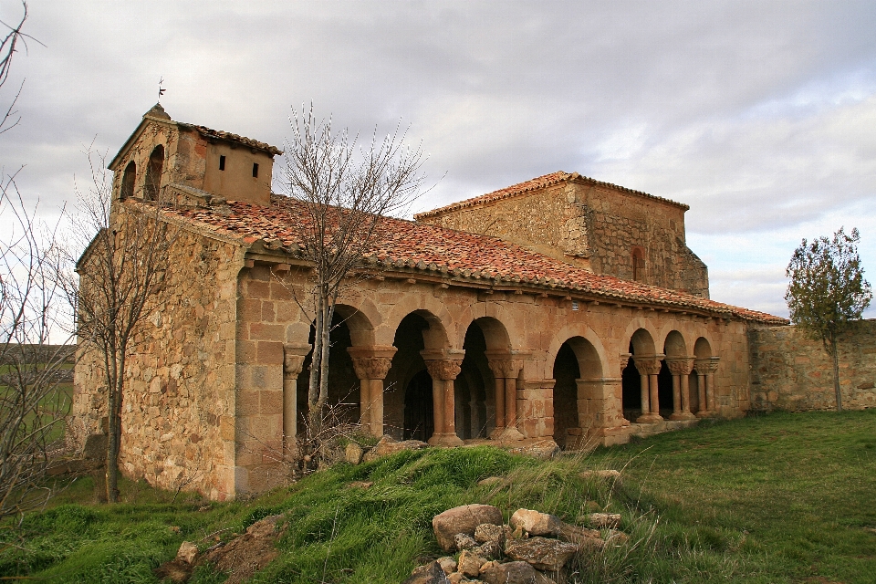 Mimari bina köy kilise