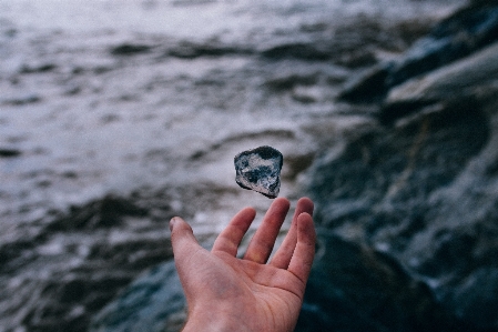 手 海 水 rock 写真