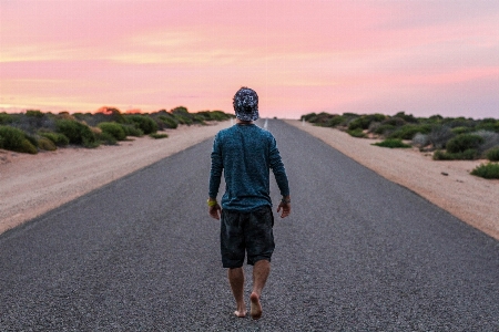 Foto Hombre persona atardecer camino