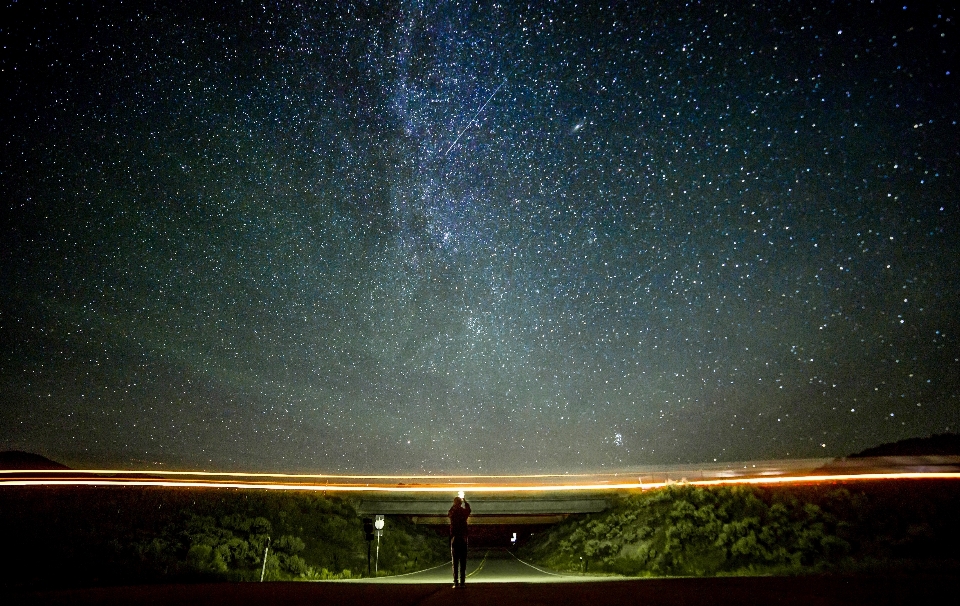 Leggero cielo strada notte