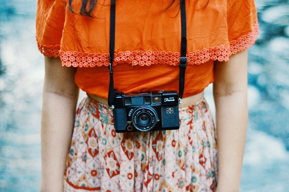 Femme caméra la photographie orange