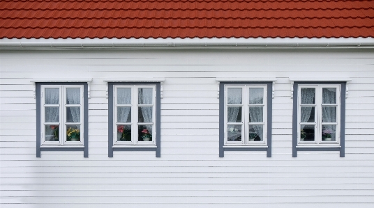 House window roof building Photo