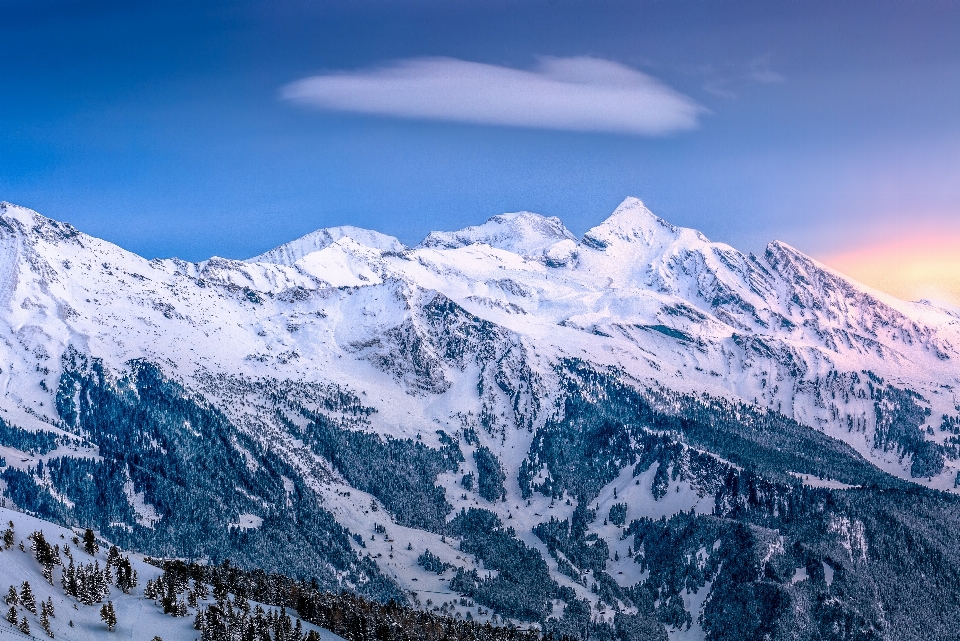 Natura montagna nevicare inverno