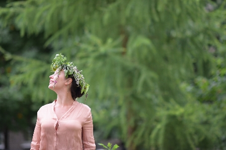 Foto Albero erba pianta donna