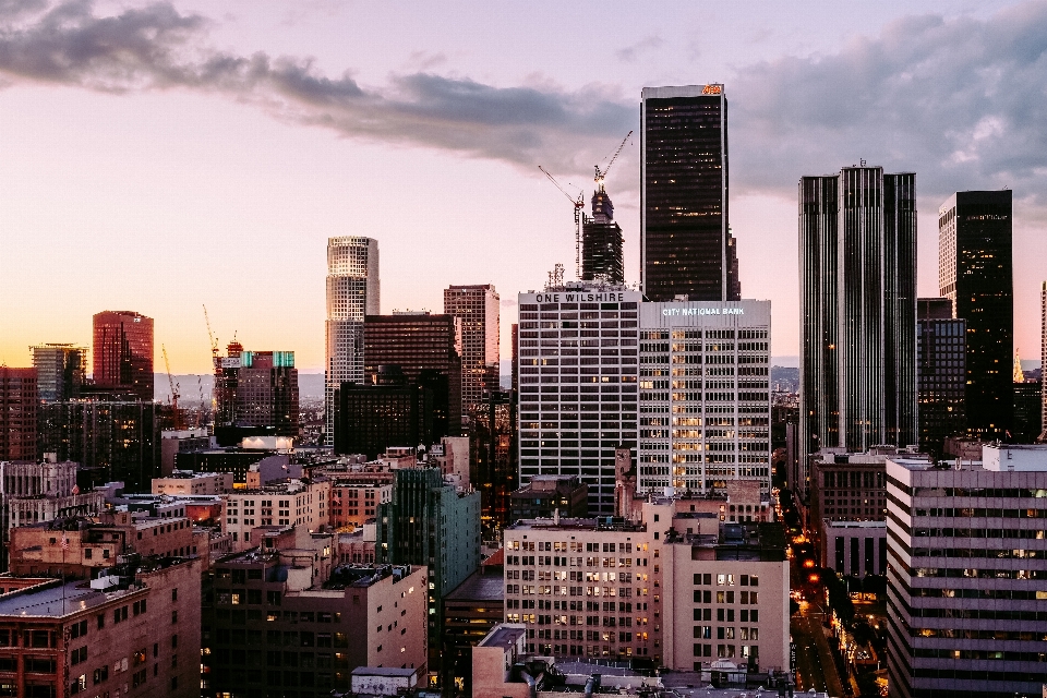 Horizonte atardecer edificio ciudad