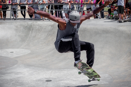 Foto Skateboard rekreasi olahraga ekstrim
 peralatan olahraga
