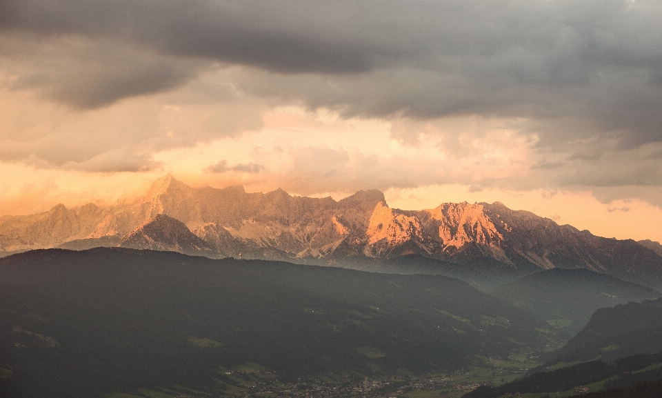 Natura selvaggia
 montagna nube