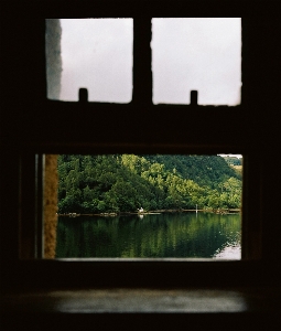 Foto água janela rio reflexão