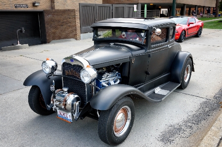 Auto rad fahrzeug zeigen Foto