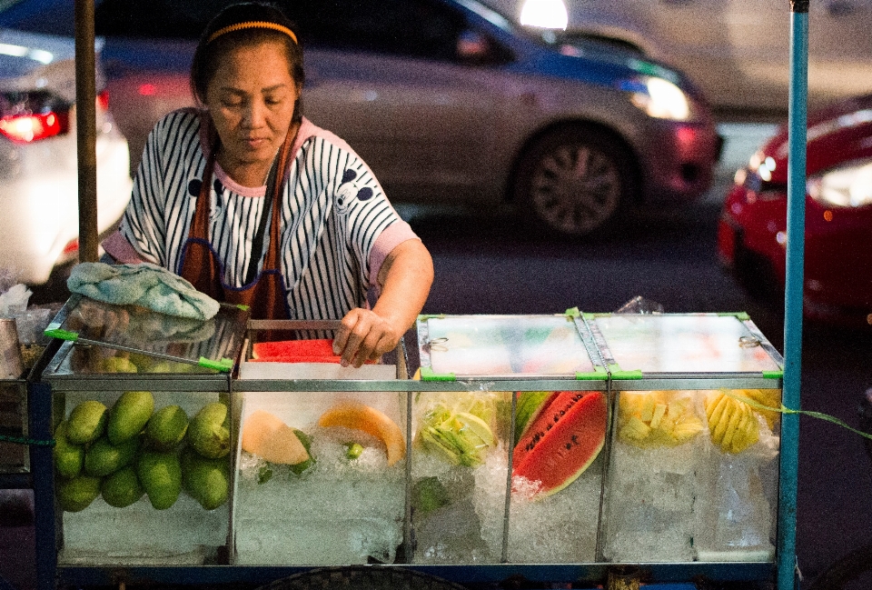 Dish food vendor vehicle