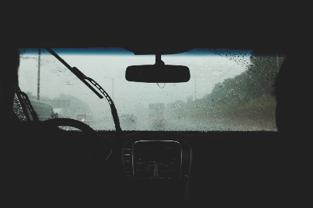 ライト 黒と白
 車 雨 写真