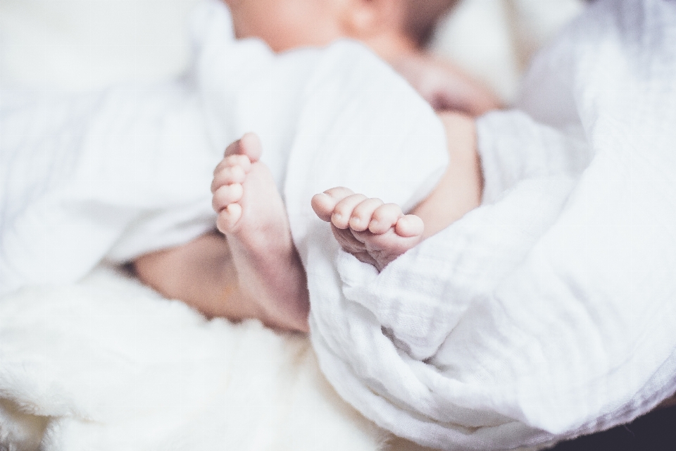 Homme personne pieds enfant