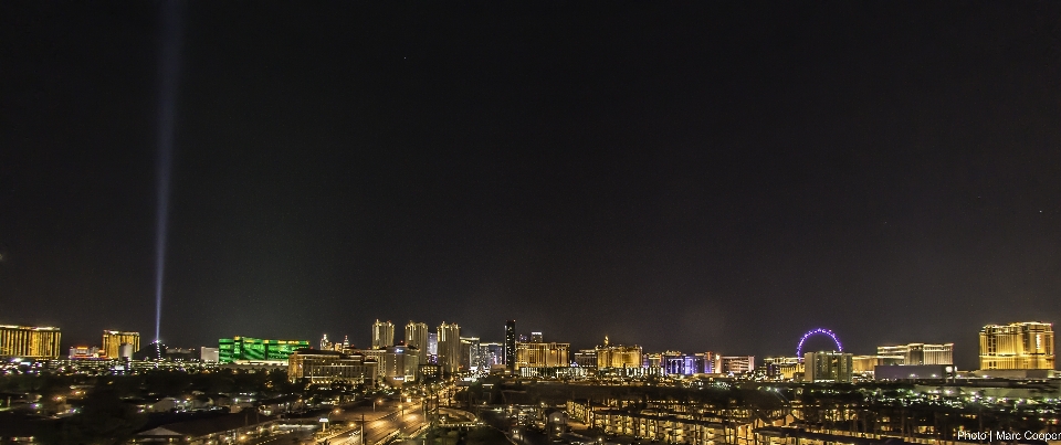 Horizonte noche ciudad rascacielos